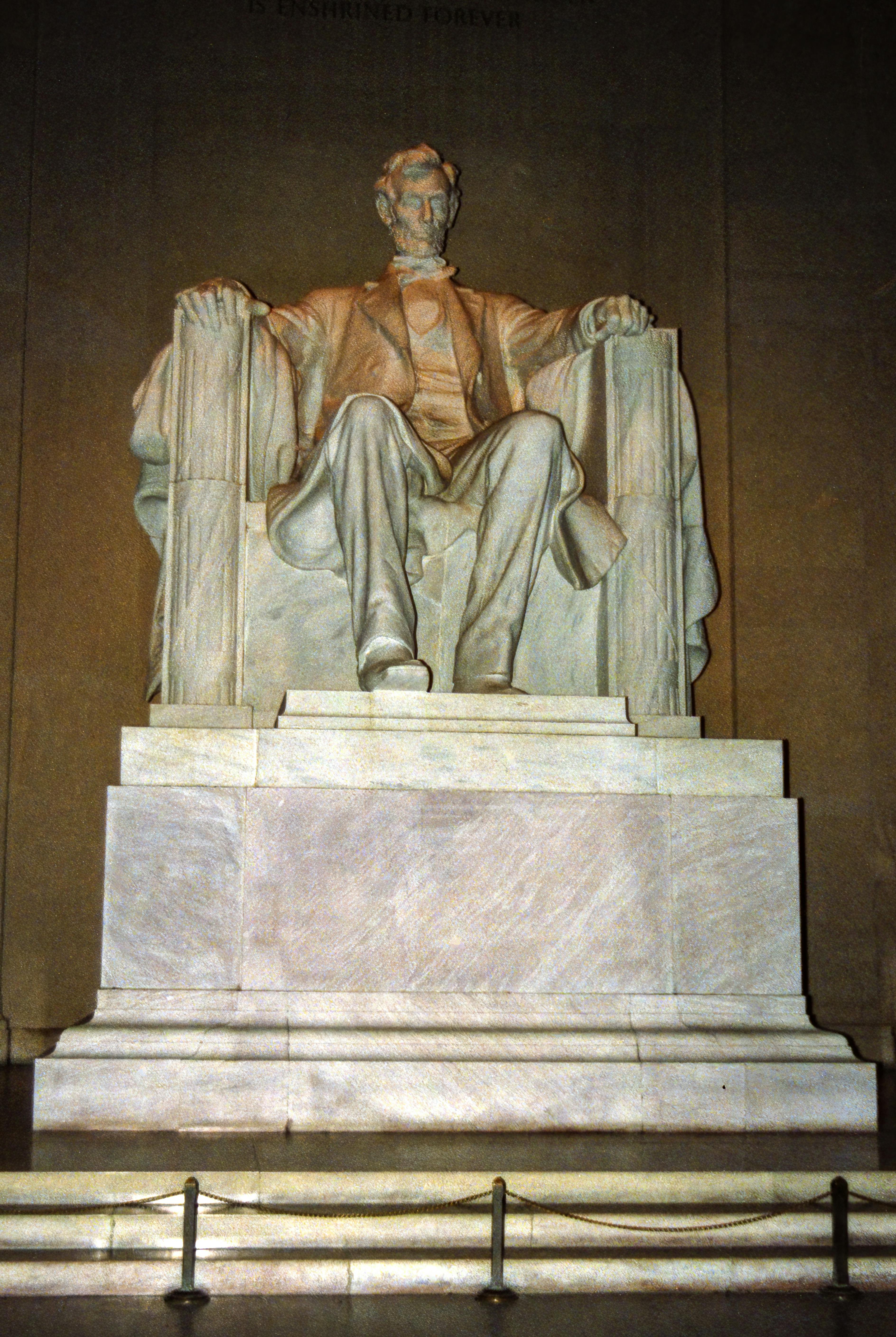 Image of President Lincoln statue