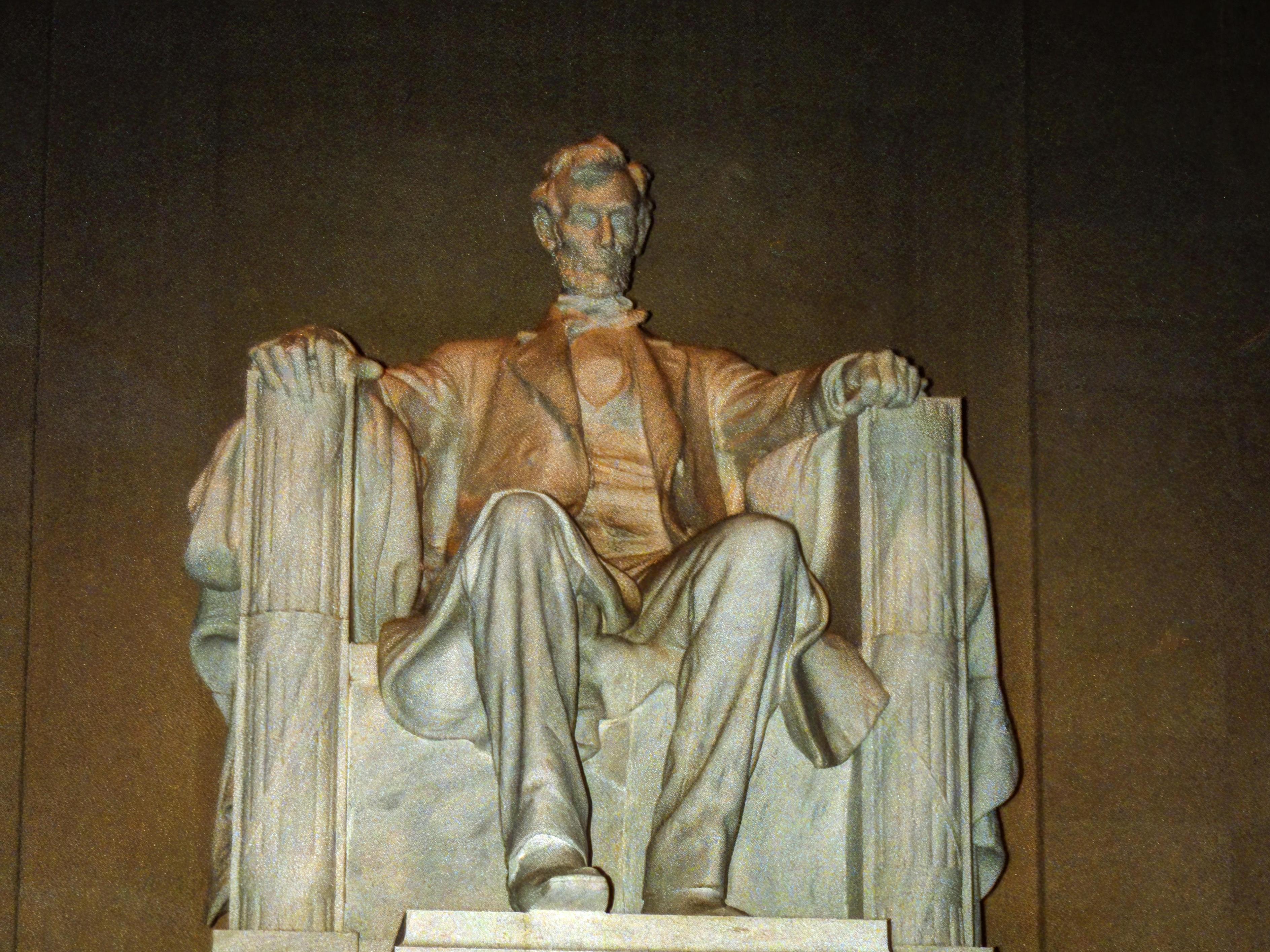Image of President Lincoln statue